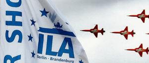 Eine Frage des Standorts. Nach neuesten Plänen soll die ILA ab 2012 außerhalb des neuen Flughafens angesiedelt werden. Das würde statt der veranschalgten 120 Millionen nur noch 60 Millionen Euro kosten. Kritiker finden auch das viel zu teuer.