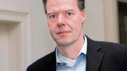 Ein Jahr Stadt-Kooperation. Ihre erste Sitzung in der Stadtverordnetenversammlung begann mit einer Besetzung des Parlamentes durch Jugendliche (Bild ganz oben), danach folgten weitere Stolpersteine. Doch kaum ein Thema ist für die Kooperation so herausfordernd wie die Jugendkultur, das Vorgehen hier ist umstritten. Eine andere Dauerbaustelle ist der gesperrte Uferweg am Griebnitzsee (rechts), hier schießt die FDP/ Familienpartei quer. Dagegen herrscht Konsens bei Themen wie dem Neubau eines Bades an der Biosphäre (oben) oder dem künftigen Potsdam-Museum (links).