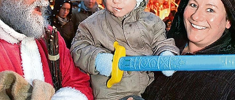 Dank des Weihnachtsmanns kam auch im Regen Adventsstimmung auf. 