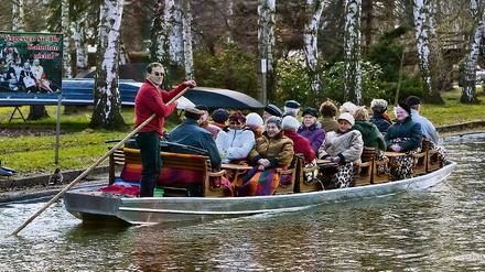 Unterwegs auf den Fließen. In diesem Jahr haben etwa 950 000 Touristen den Spreewald per Kahn entdeckt.