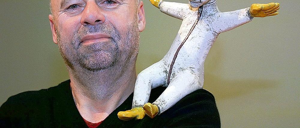 Sitzt Rainer Sperl im Nacken: Der Überflieger. Währenddessen beschwört Udo Lindenberg seinen Sonderzug nach Pankow und Miss Europa kämpft auf störrischem Esel mit der Osterweiterung.