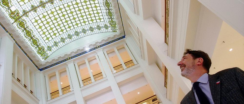 Wer arbeitet künftig unter diesem Dach? Die Zukunft von Karstadt im architektonisch eindrucksvollen Potsdamer Stadtpalais ist ungewiss, auch Stadtoberhaupt Jann Jakobs dürfte über die aktuelle Situation weniger strahlen als bei der Kaufhaus-Eröffnung 2005.