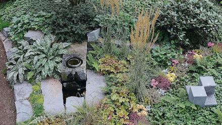 Im Memoriam-Garten verbinden sich gärtnerische und Steinmetzgestaltungen zu einem harmonischen Ganzen.