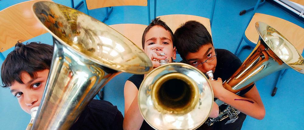 Blasinstrumente im Musikunterricht? Acht dieser Klassen gibt es seit diesem Jahr in Brandenburg, im kommenden Schuljahr wird das Projekt Klasse! Musik für Brandenburg weiter ausgebaut. Auch in Potsdam, Kleinmachnow und Töplitz wird es spezielle Musikklassen an Grundschulen geben.