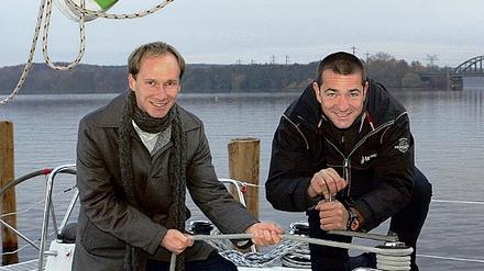 Leinen los  Skipper Jan Schaeper (r.) und Pressechef Steffen Lelewel legen sich ins Zeug. Für die Segelyacht Sirius gibt es nur eine kurze Winterruhe.
