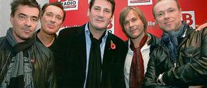 Wiedervereinigung in Potsdam. Die britische Band Spandau Ballet war gestern zu Gast bei BB-Radio. Martin und Gary Kemp, Sänger Tony Hadley, Steve Norman und John Keeble (v.l.n.r.) erinnerten sich an ihren Auftritt in Berlin vor 20 Jahren.