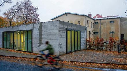 Tristesse nicht nur bei der Architektur. Vor allem die inhaltliche Arbeit der Gedenkstätte wird von einstigen Häftlingen, aber auch den Vereinen, die das Ex-KGB-Gefängnis für die Nachwelt sicherten, kritisiert. Die Gedenkstättenführung weicht Fragen bislang aus.