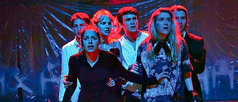 Fast ohne Pause in Bewegung: Studierende der Babelsberger Filmhochschule spielen in Hawemanns Inszenierung Aeneis.