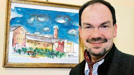 Karsten Häschel vor seinem Aquarell Krongut Bornstedt.