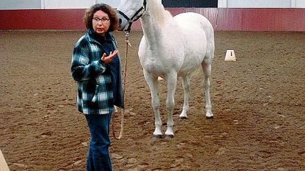 Wie trainiert wird, zeigte Karin Walz mit der Trakehner-Stute Kyra.
