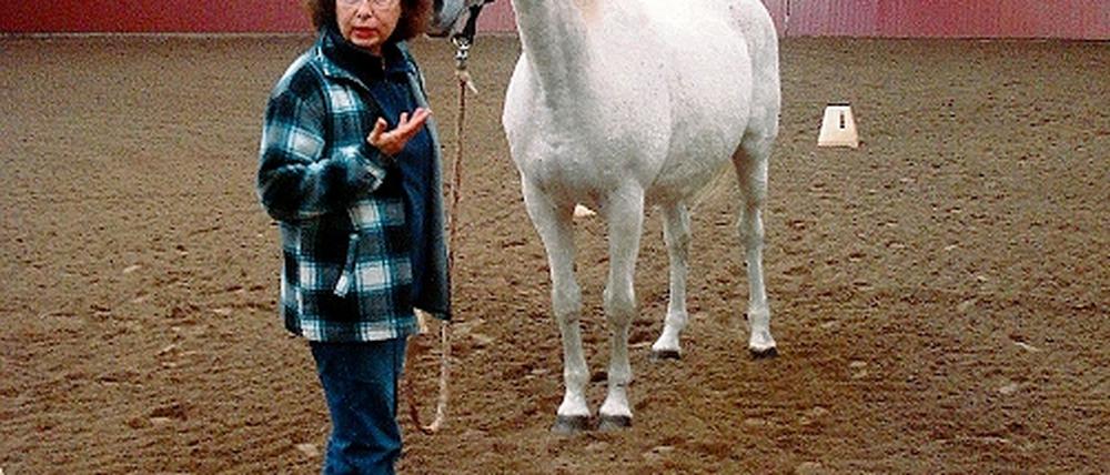 Wie trainiert wird, zeigte Karin Walz mit der Trakehner-Stute Kyra.