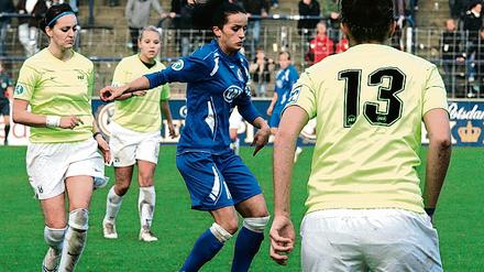 Traf zweimal. Fatmire Bajramaj (Mitte) war gestern gegen die SG Essen-Schönebeck Potsdams auffälligste Spielerin.