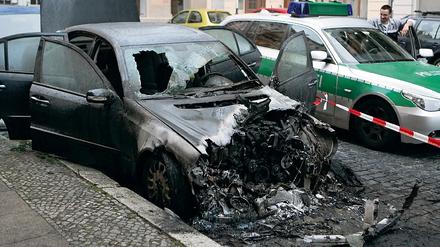 Die Bilder gleichen sich: Seit Jahren werden in Berlin Autos angezündet.