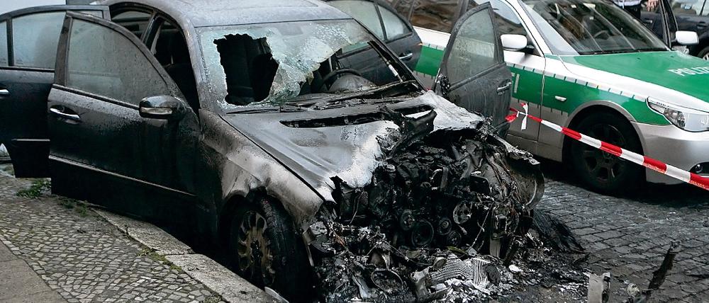 Die Bilder gleichen sich: Seit Jahren werden in Berlin Autos angezündet.