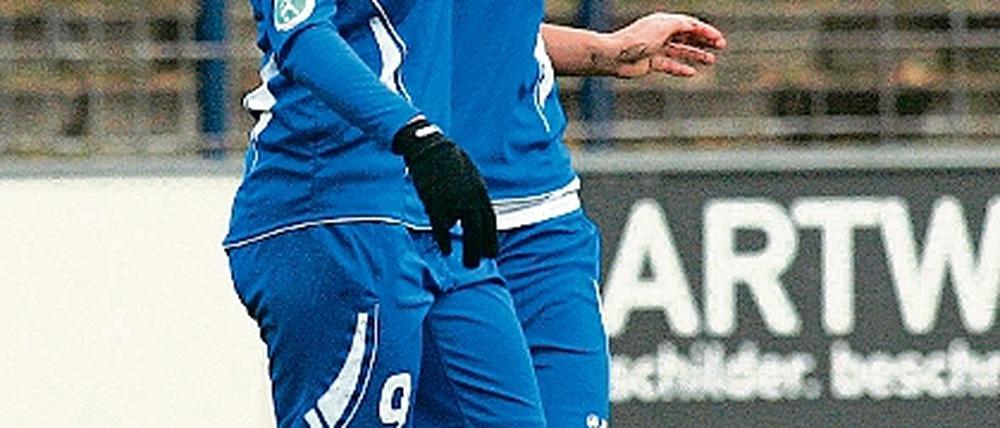 Kreativzone hilft Offensivabteilung. Turbine-Stürmerin Jessica Wich (links) mit Potsdams Neuzugang Fatmire Bajramaj, deren Pässe sie für Tore nutzen will.