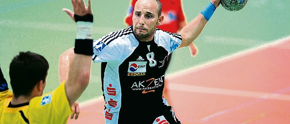 Traf bisher 44 mal in diesem Zweitliga-Spieljahr. Enrico Bolduan  hier in der Partie gegen den TSV Altenholz  will mit dem 1. VfL Potsdam am Samstag daheim gegen Eintracht Hildesheim den siebenten Saisonsieg landen.