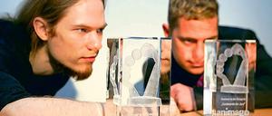 Preisverdächtig. Alexander Pohl (l.) ist mit seinem HFF-Diplomfilm Trickster für den Animago-Award nominiert, der Berliner Thorsten Rauser (r.) für die Handy-Katze iKitty. Der Medienpreis wird in der kommenden Woche in Babelsberg verliehen.