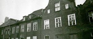 Vernagelte Fenster und verrammelte Türen  vor der Wende waren viele Holländerhäuser zu Ruinen verkommen. Damit wollten sich Bürgerrechtler und Denkmalschützer nicht mehr abfinden.