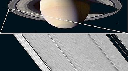 Kosmischer Schmuck. Saturn-Ringe mit Schatten des Mondes Daphnis.