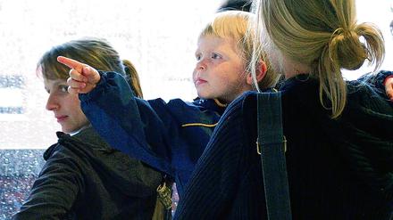 Doppelte Belastung. Eine Karriere als Wissenschaftlerin und Mutter verlangt Frauen und Kindern noch immer viel ab. Nicht zuletzt geht es auch um das Wohl der Kinder in der Hochschule, so etwa bei der Qualität der Kinderbetreuung.