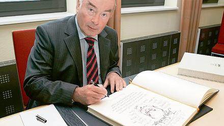 Schönbohm unterschrieb unter einer Kretzschmar-Karikatur.
