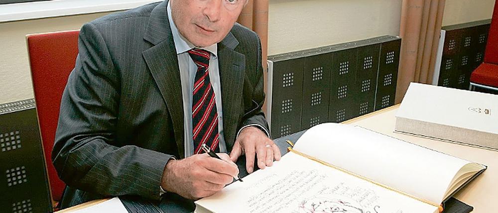 Schönbohm unterschrieb unter einer Kretzschmar-Karikatur.