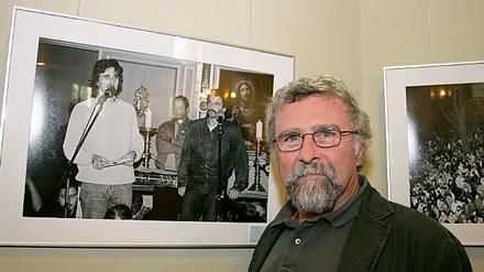 Erfasst hat Bernd Blumrich jeden Augenblick der Herbsttage 1989. Seine Ausstellung Linientreue hängt in der Friedrichskirche, einem markanten Ort der Wendezeit.