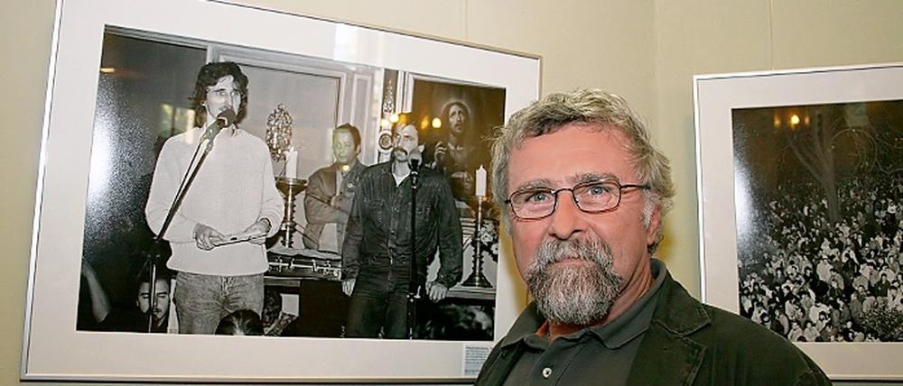 Erfasst hat Bernd Blumrich jeden Augenblick der Herbsttage 1989. Seine Ausstellung Linientreue hängt in der Friedrichskirche, einem markanten Ort der Wendezeit.