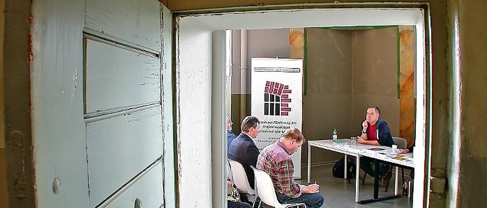 Offene Türen gegen das Vergessen. Andreas Mehlstäubl saß im Gefängnis in der Lindenstraße 54 ein, weil er gerne an einem anderen Ort gewohnt hätte  in der BRD. Einer seiner Denunzianten war der eigene Vater.