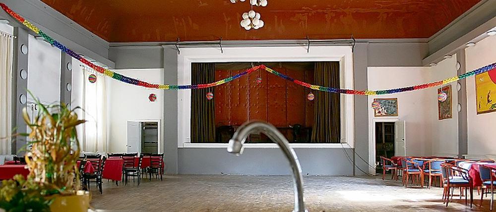 Die Kleine Bühne bald im großen Saal: Regisseur Siegfried Patzer will mit seiner Truppe ins Volkshaus.