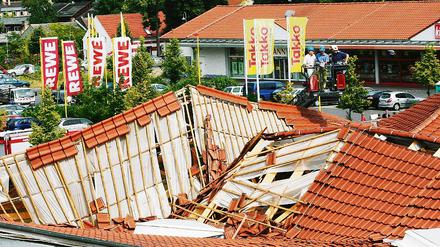 In Trümmern. Ende Juli stürzte der Rewe-Supermarkt im Akazienhof ein.