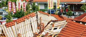In Trümmern. Ende Juli stürzte der Rewe-Supermarkt im Akazienhof ein.
