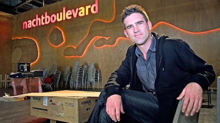 Helge Hübner ist Schauspieldramaturg und organisiert das Theaterleben nach dem Theater.