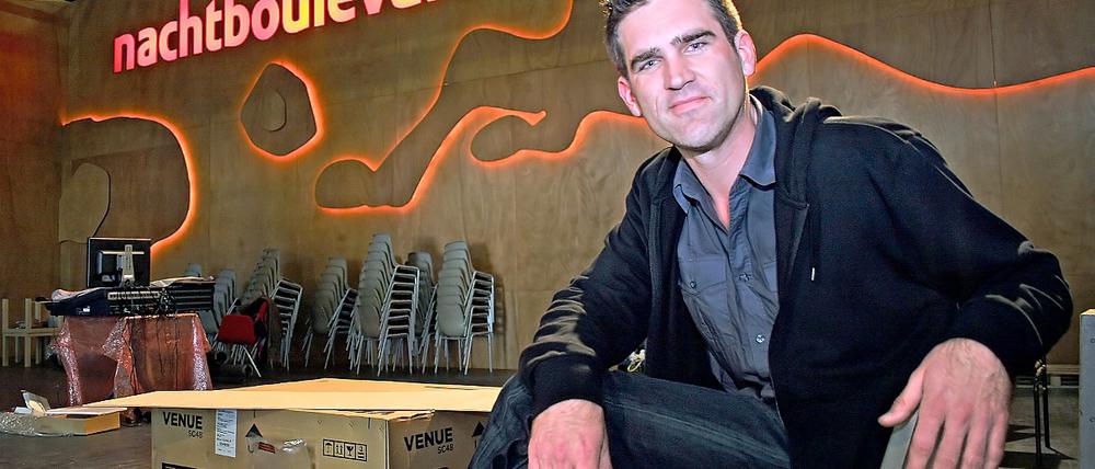 Helge Hübner ist Schauspieldramaturg und organisiert das Theaterleben nach dem Theater.