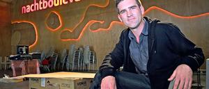 Helge Hübner ist Schauspieldramaturg und organisiert das Theaterleben nach dem Theater.