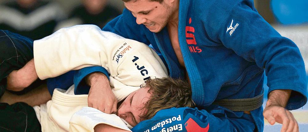 Mario Schendel (oben) hatte mit zwei Siegen in der Klasse bis 73 kg großen Anteil am 8:5-Sieg der Judoka des UJKC Potsdam über den JC Mönchengladbach.