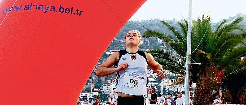 Größter Erfolg. Anne Hackel beim Zieleinlauf in Alanya.