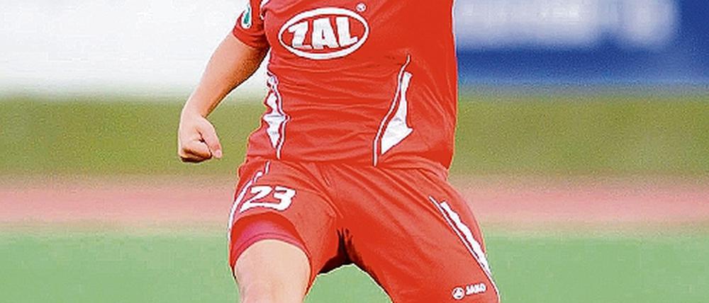 Kreativ am Ball. Nadine Keßler kickt mit Turbine beim Ex-Klub Saarbrücken.