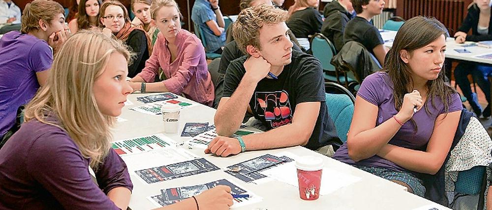 Gesunde Skepsis. Mit Kritik und detaillierten Nachfragen machten Humboldt-Gymnasiasten gestern deutlich, welche Schwachpunkte der Potsdamer Bürgerhaushalt aus ihrer Sicht hat.