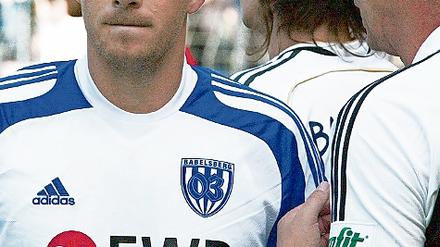 Hoffnungsvoll. Patrick Moritz (links) hofft, morgen von seinem Trainer Dietmar Demuth (rechts) ins Spiel beim Hamburger SV II geschickt zu werden. Derzeit gehört der Mittelfeldkicker nicht zu den gesetzten Stammspielern.