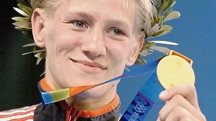 Ihr bisher schönster Tag. Yvonne Bönisch nach ihrem Olympiasieg 2004.