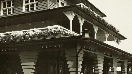 Potsdamer Architekturgeschichte. Südecke des Regattahauses nach Fertigstellung im Juni 1925.