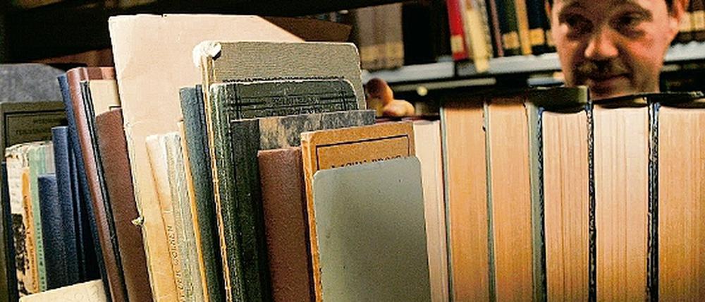 Die Magazinbestände sollen um die Hälfte reduziert und in andere Archive und Bibliotheken gegeben werden.