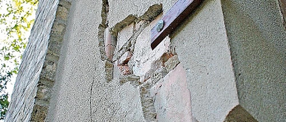 Hinter diese maroden Mauern flüchten die Gärtner vor Wind und Wetter.