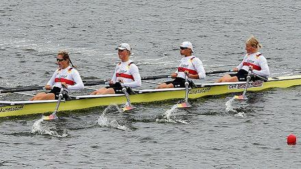 Zuversichtlich. Christiane Huth, Stephanie Schiller, Peggy Waleska und Annekatrin Thiele (v. l.) wollen im Doppelvierer morgen möglichst WM-Gold.