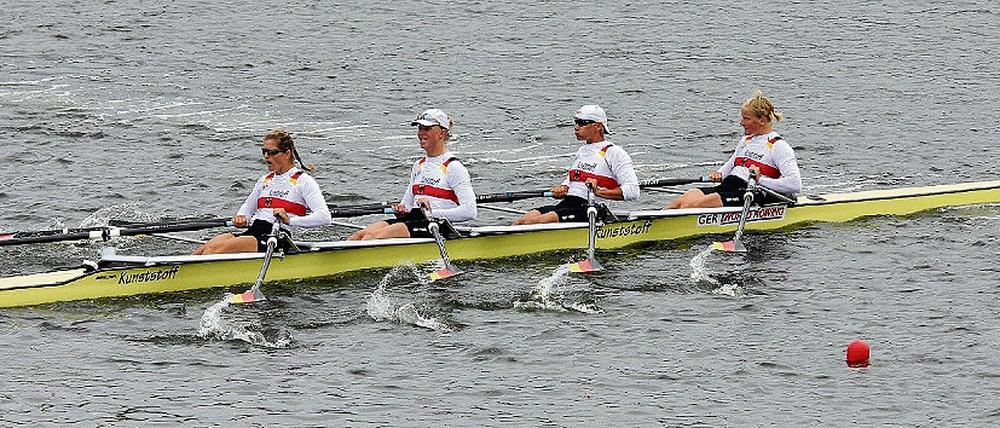 Zuversichtlich. Christiane Huth, Stephanie Schiller, Peggy Waleska und Annekatrin Thiele (v. l.) wollen im Doppelvierer morgen möglichst WM-Gold.