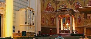 Das Kirchenschiff einmal anders interpretiert. Eine Licht-Bild-Ton-Illustration sollte bei der Nacht der offenen Kirchen den Besuchern die Kirche St. Nikolai näher bringen.