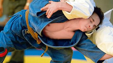 Vor dem WM-Debüt. Robert Kopiske (blaue Kleidung) geht zum ersten Mal bei einer WM im Männerbereich auf die Matte. Auf einige seiner bewährten Techniken muss er in Rotterdam allerdings verzichten.