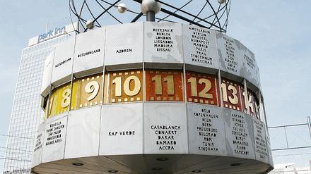 Aus der Zeit gefallen. Die Weltzeituhr am Alexanderplatz geht immer wieder falsch, weil Vandalen das Uhrwerk mit Gewalt blockieren oder mit Flaschenwürfen die Mechanik außer Betrieb setzen.
