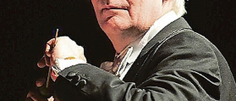 In den Weiten des Weltalls. Der Dirigent Jörg Iwer.